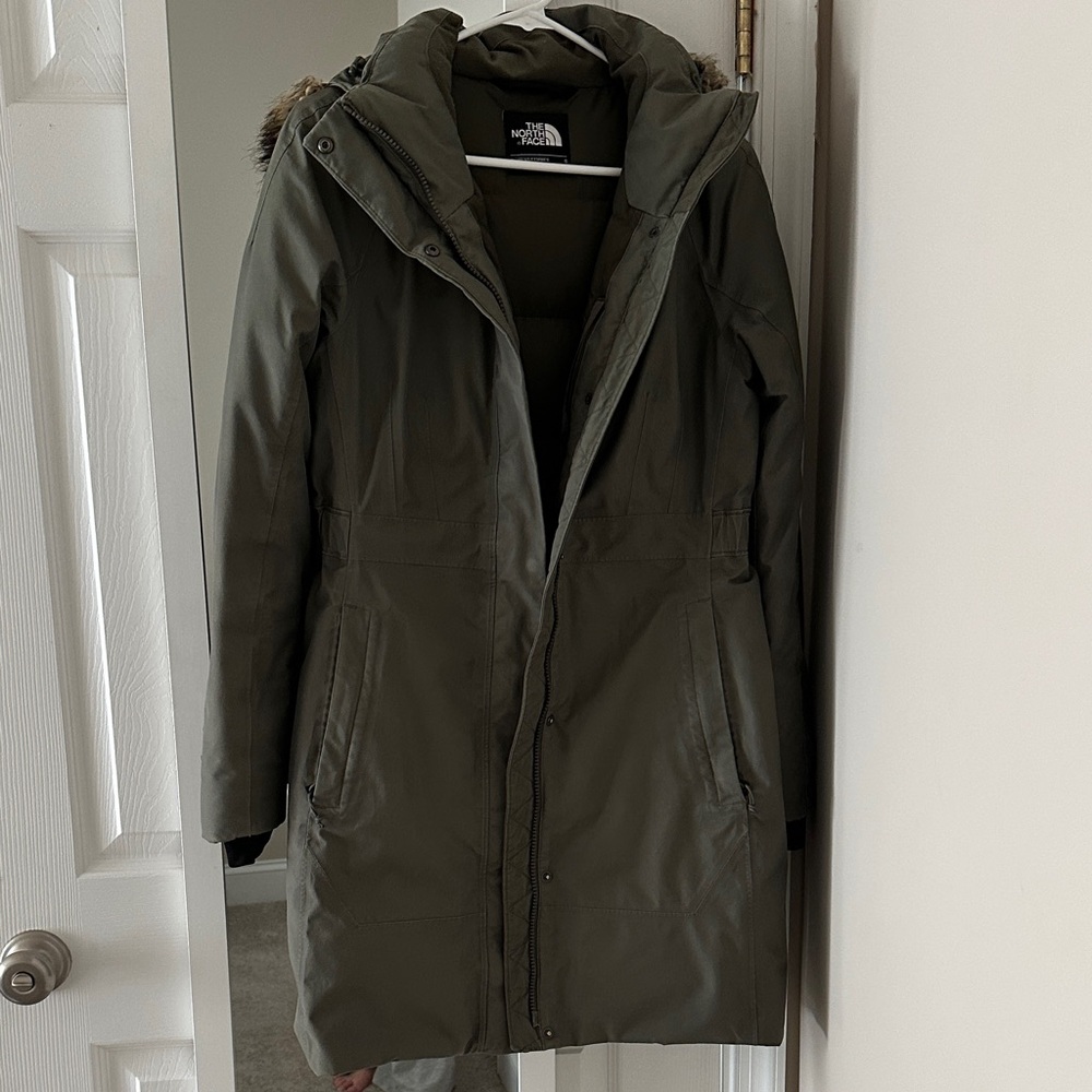 The North Face Women’s Arctic Parka (Green)